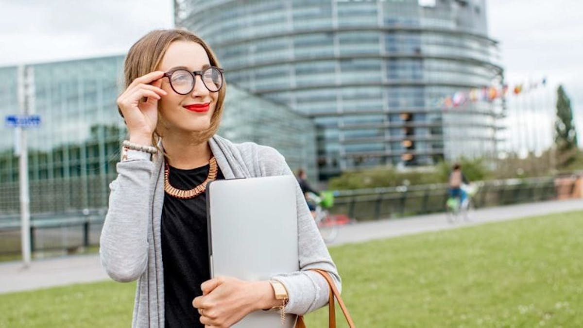 Compliance Playbook: How to Improve Global Speed-to-Hire