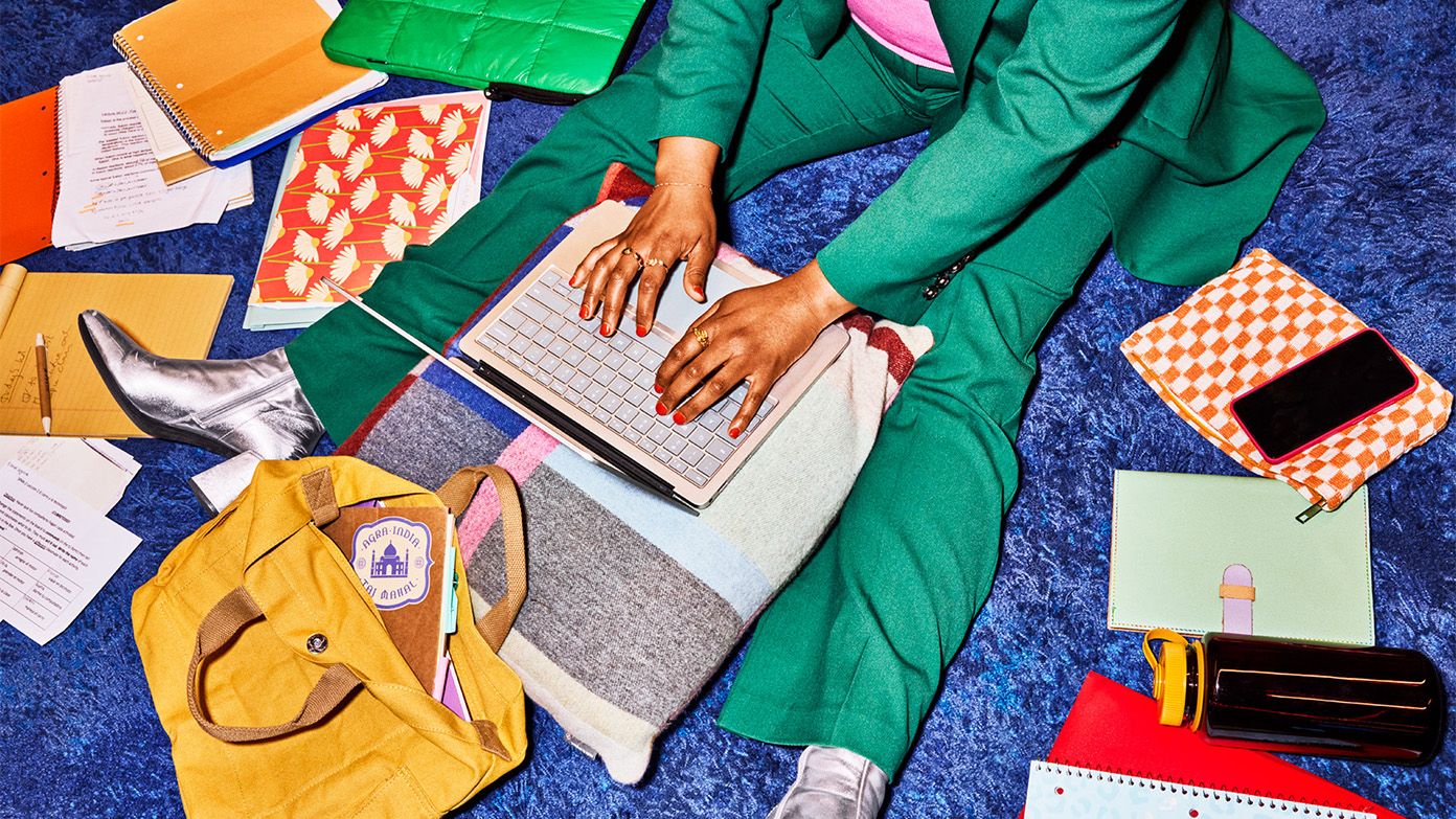 G-P EOR vs Remote EOR guide business user on laptop