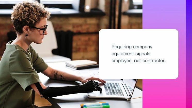 Apakah kontraktor Anda harus menggunakan peralatan perusahaan? Itu merupakan indikator kuat bahwa kesalahan klasifikasi
