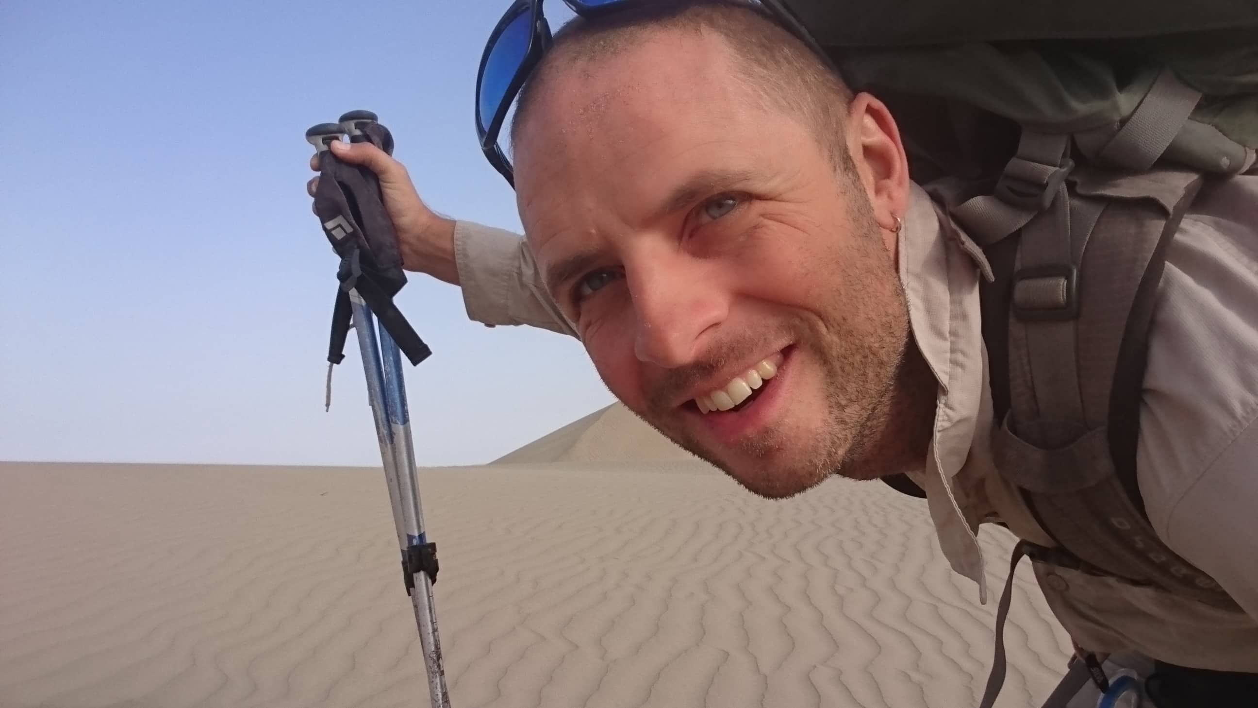 Rob-Lilwall-in-desert.jpg