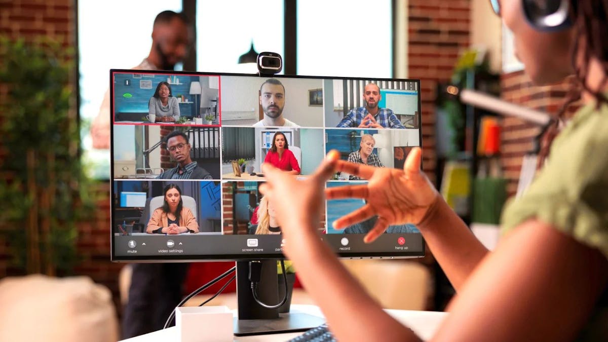 فريق عالمي يتعاون رقميًا