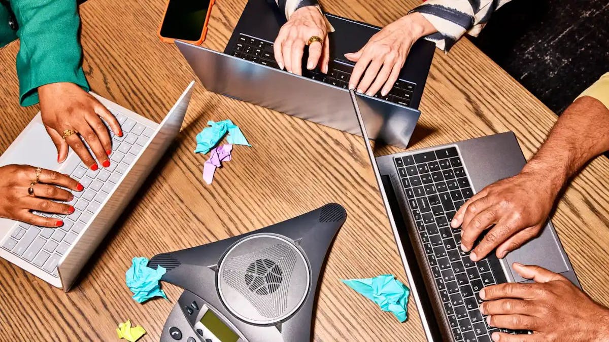 كيف يقلل EOR العالمي من مخاطر الخطط الاستراتيجية في حقل ألغام الامتثال