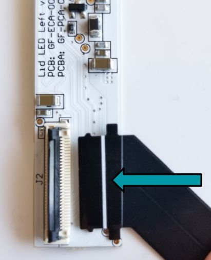 An example of good cable alignment, the end of the cable is parallel to the edge of the socket