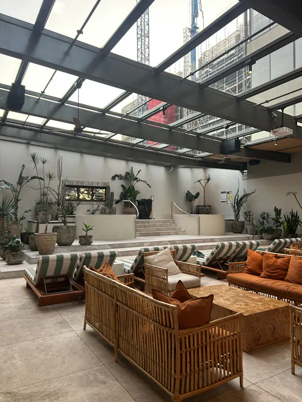 Pool bar